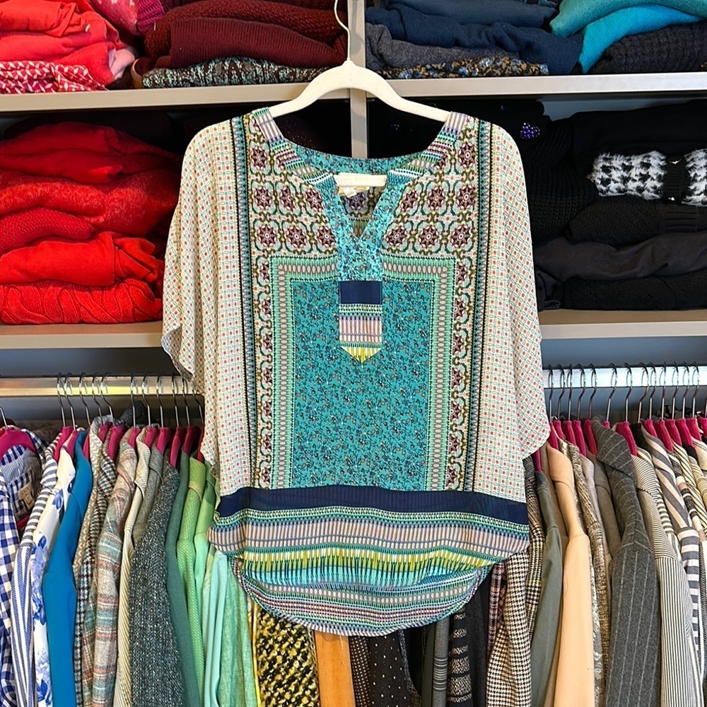 Fig & Flower turquoise/multicolor flouncy short sleeve v neck top size SP